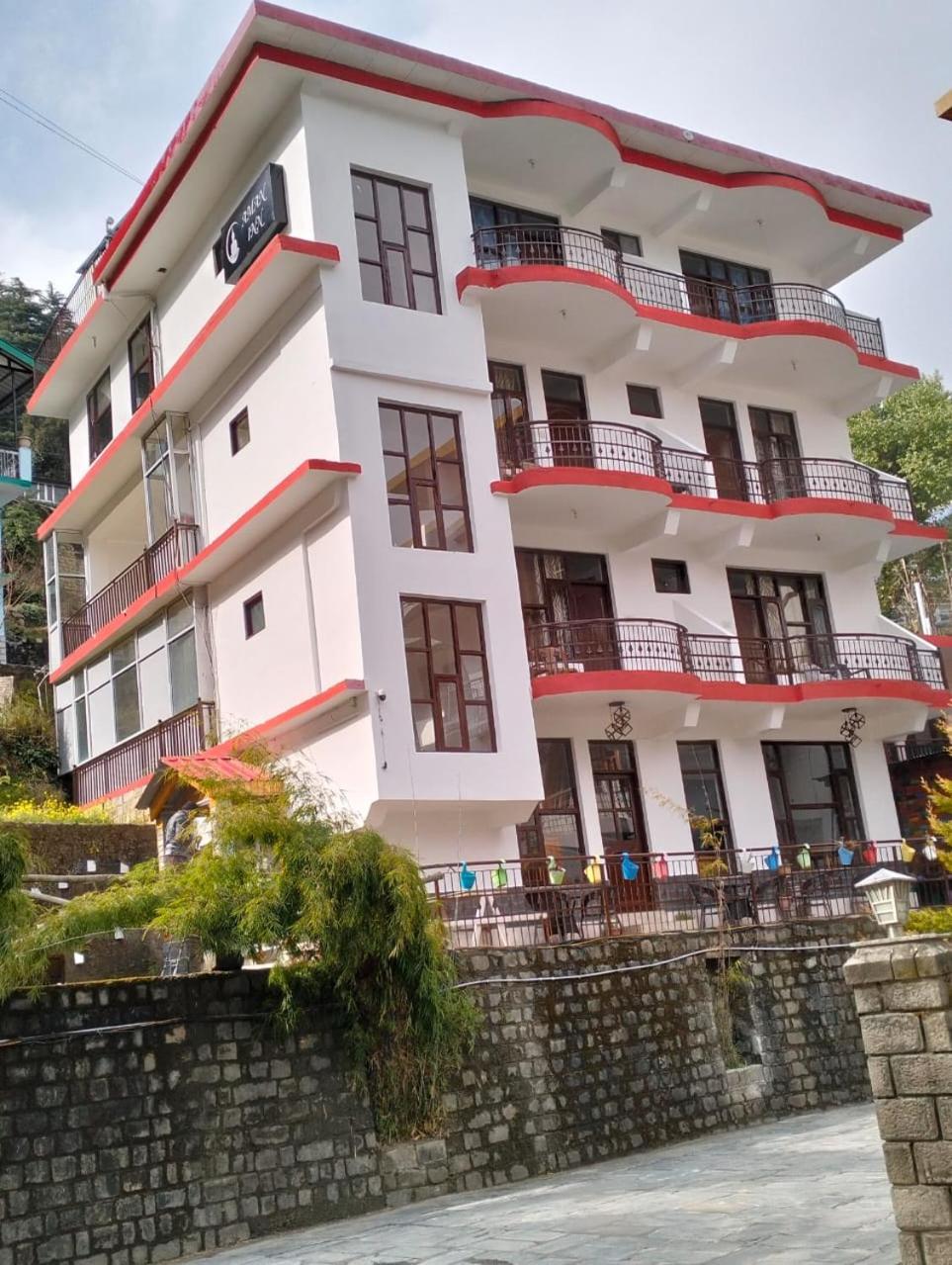 Aman Inn Дхарамсала Екстериор снимка