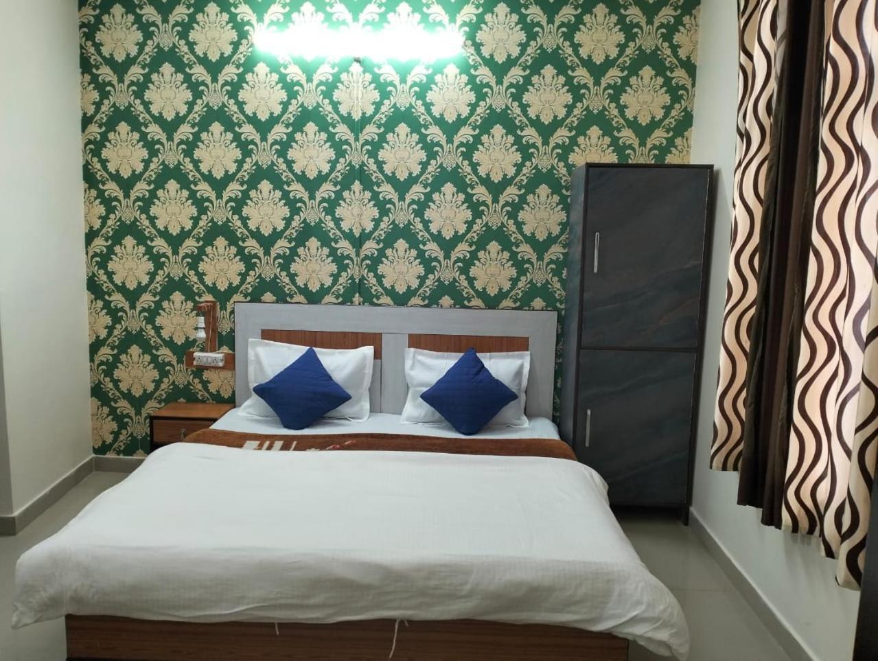Aman Inn Дхарамсала Екстериор снимка