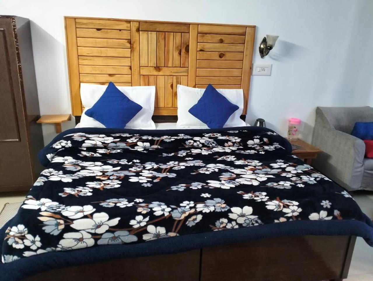 Aman Inn Дхарамсала Екстериор снимка