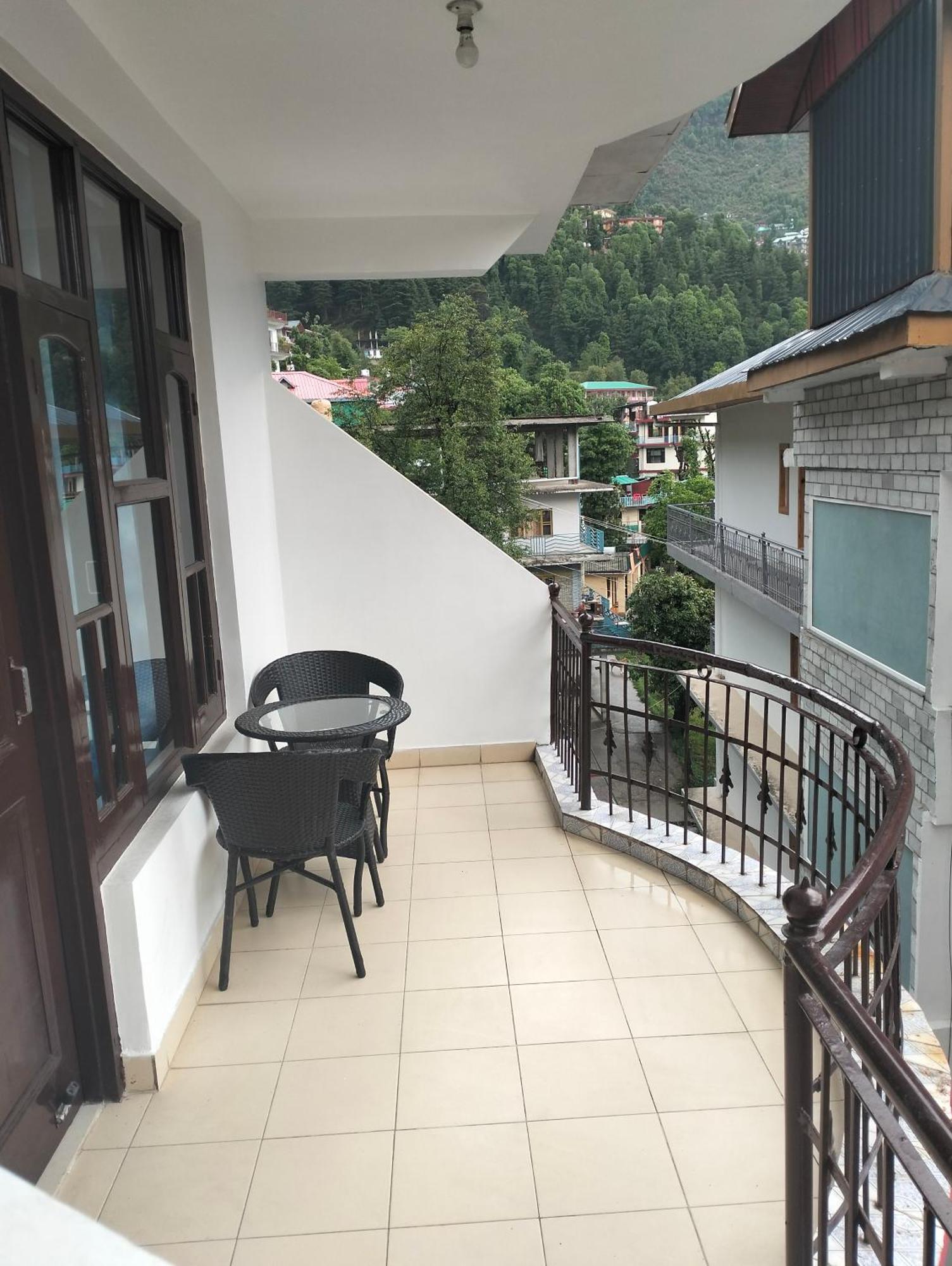 Aman Inn Дхарамсала Екстериор снимка