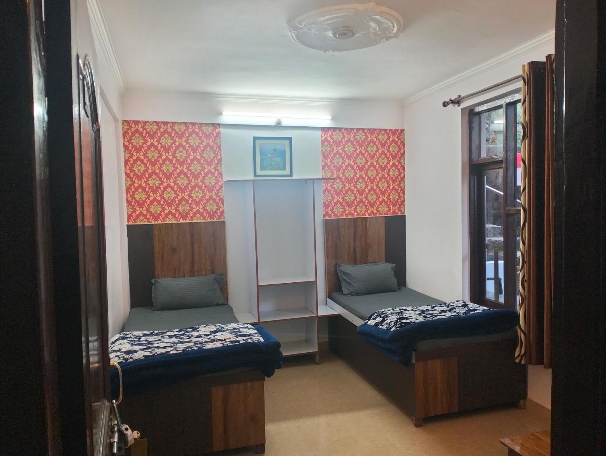 Aman Inn Дхарамсала Екстериор снимка