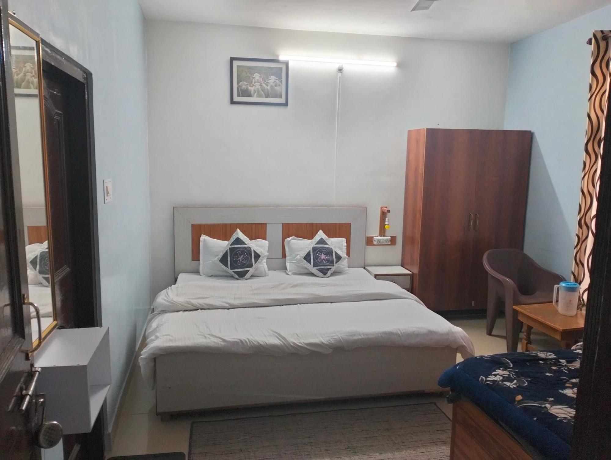 Aman Inn Дхарамсала Екстериор снимка