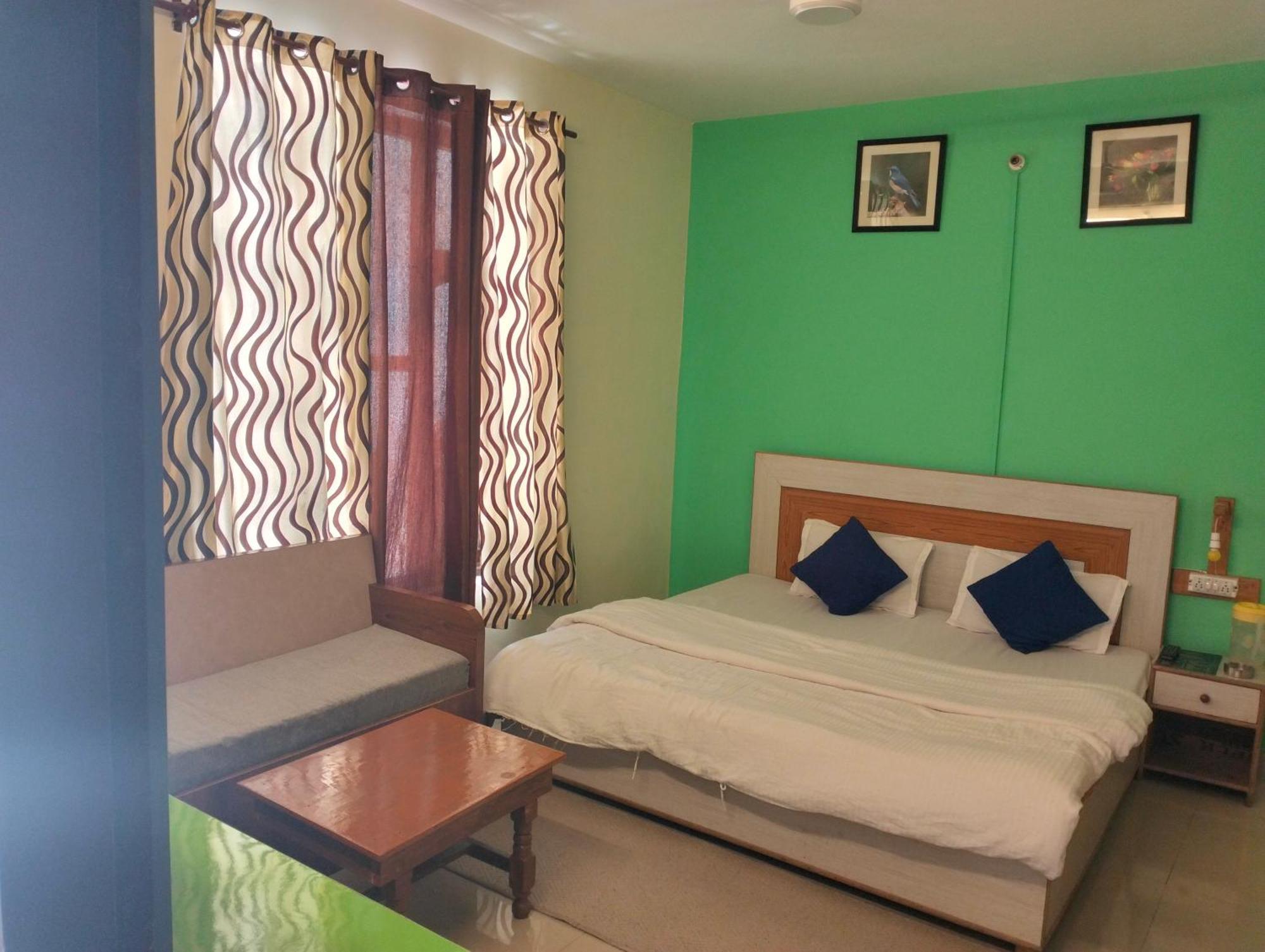 Aman Inn Дхарамсала Екстериор снимка